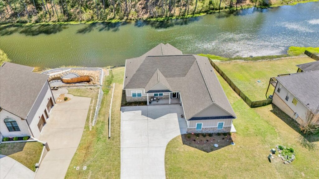 35 215 lakeside dr . 35